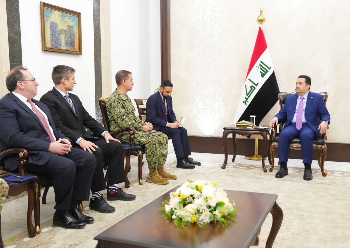 رئيس الوزراء محمد شياع السوداني يستقبل قائد القيادة الوسطى المركزية الأمريكية الأدميرال براد كوبر