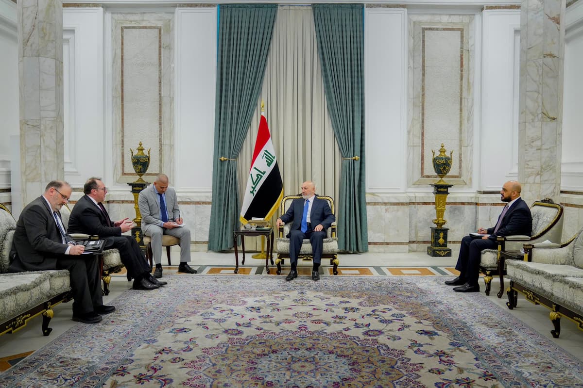  رئيس الجمهورية نــزار ئاميدي يستقبل القائم بأعمال السفارة الأمريكية جوشوا هاريس