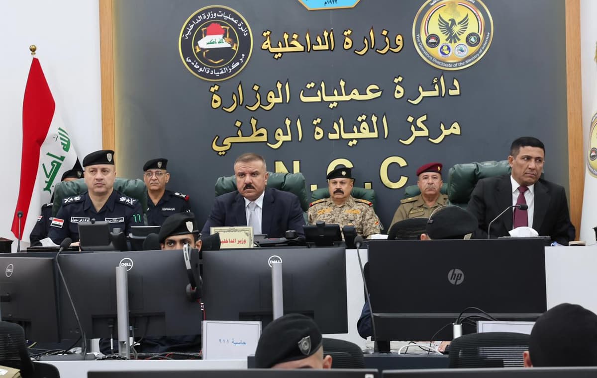 The Minister of Interior monitors the dispatch of Hajj pilgrims moment by moment from the command center.