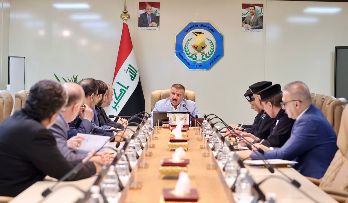 وزير الداخلية يؤكد أهمية تنظيم شؤون الوافدين وتعزيز التعـــاون مع الجمهورية الإسلامية