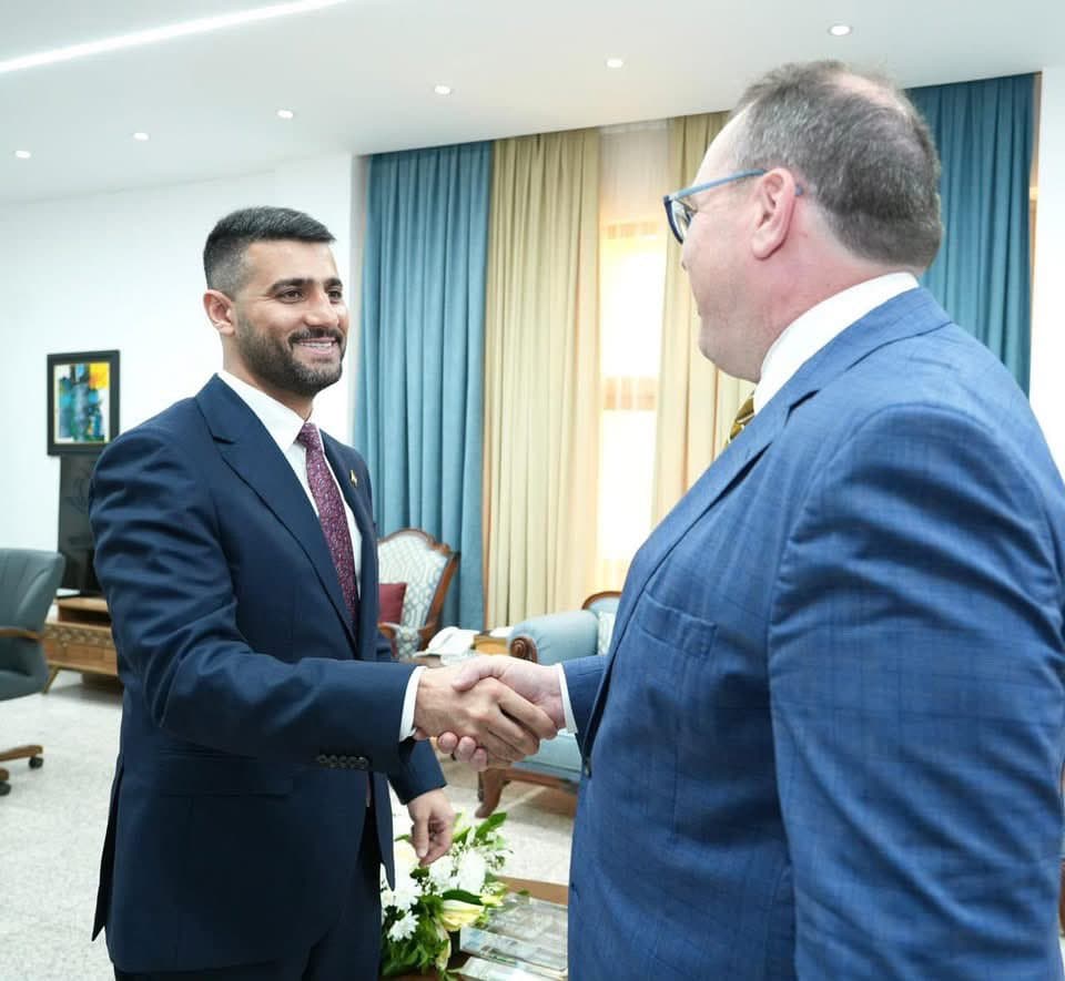 هاريس ووزير الكهرباء يبحثان توظيف التكنولوجيا الأمريكية لدعم قطاع الطاقة في العراق وتعزيز الشراكة الاقتصادية بين البلدين