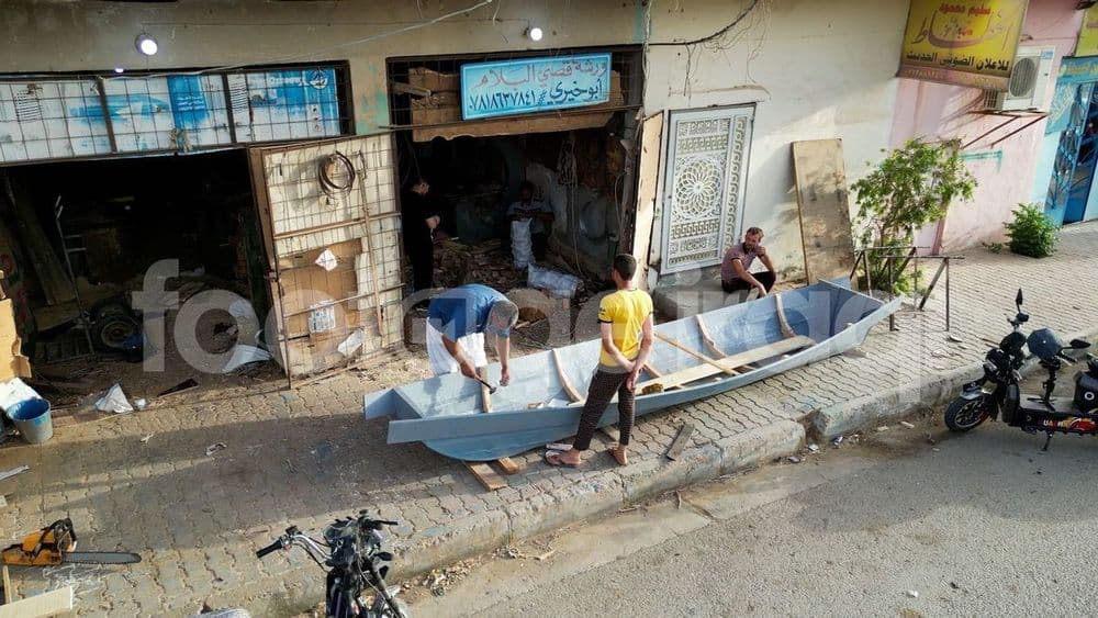 Boat building, Hit