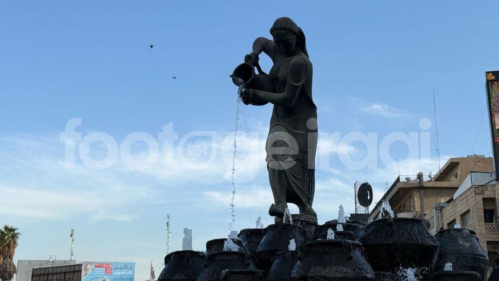 Kahramana Square, Karrada, Kahramana Statue