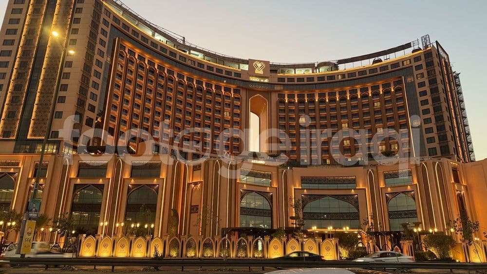 Heart of the World Hotel, wide shot