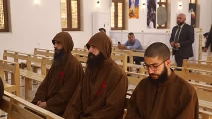 مصلين, كنيسة , عيد الفصح