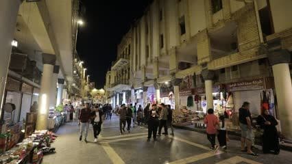 شارع المتنبي , محلات بيع