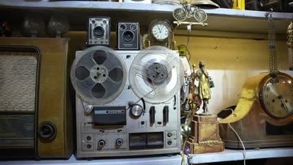 جهاز تشغيل موسيقى قديم 