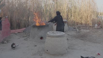 تنور طين , اهوار العراق , سيدة عراقية