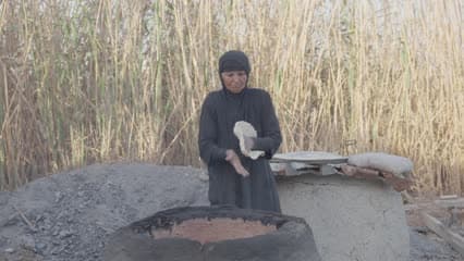 الخبز العراقي , سيدة عراقية , بيئة ريفية