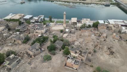 Aerial shot of the minaret of Al-Farooq Mosque, Hit City