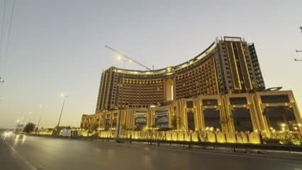 Heart of the World Hotel, Main Street