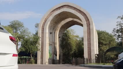 Al-Zawraa Park, the gate