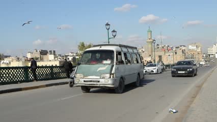 Martyrs’ Bridge, cars