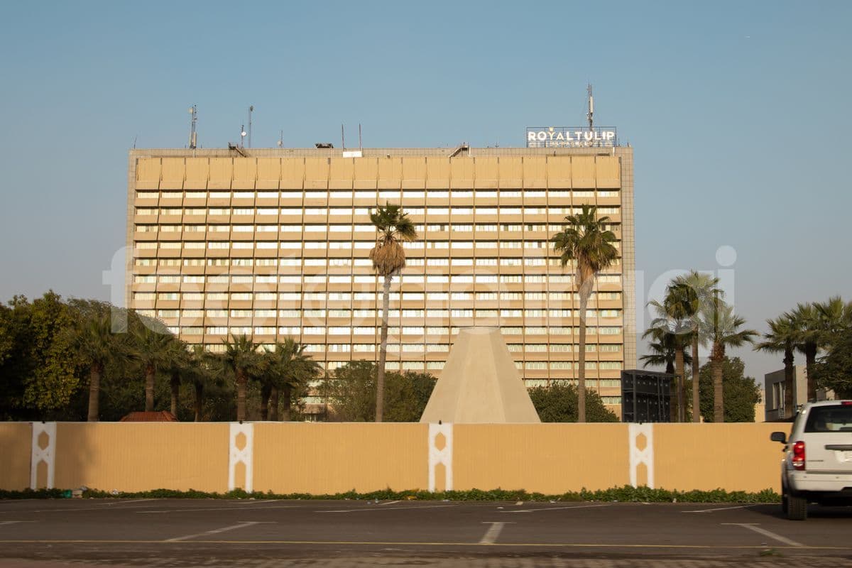 فندق الرشيد , من الخارج