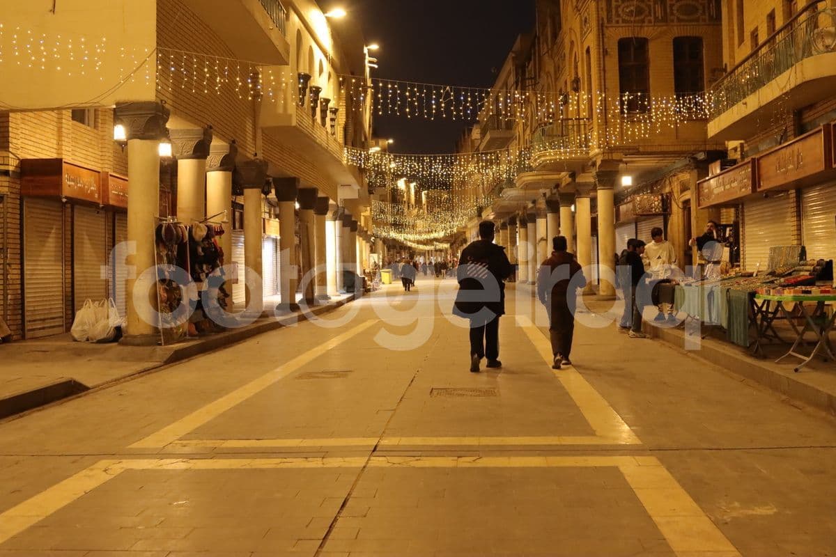 شارع المتنبي , ليلاً