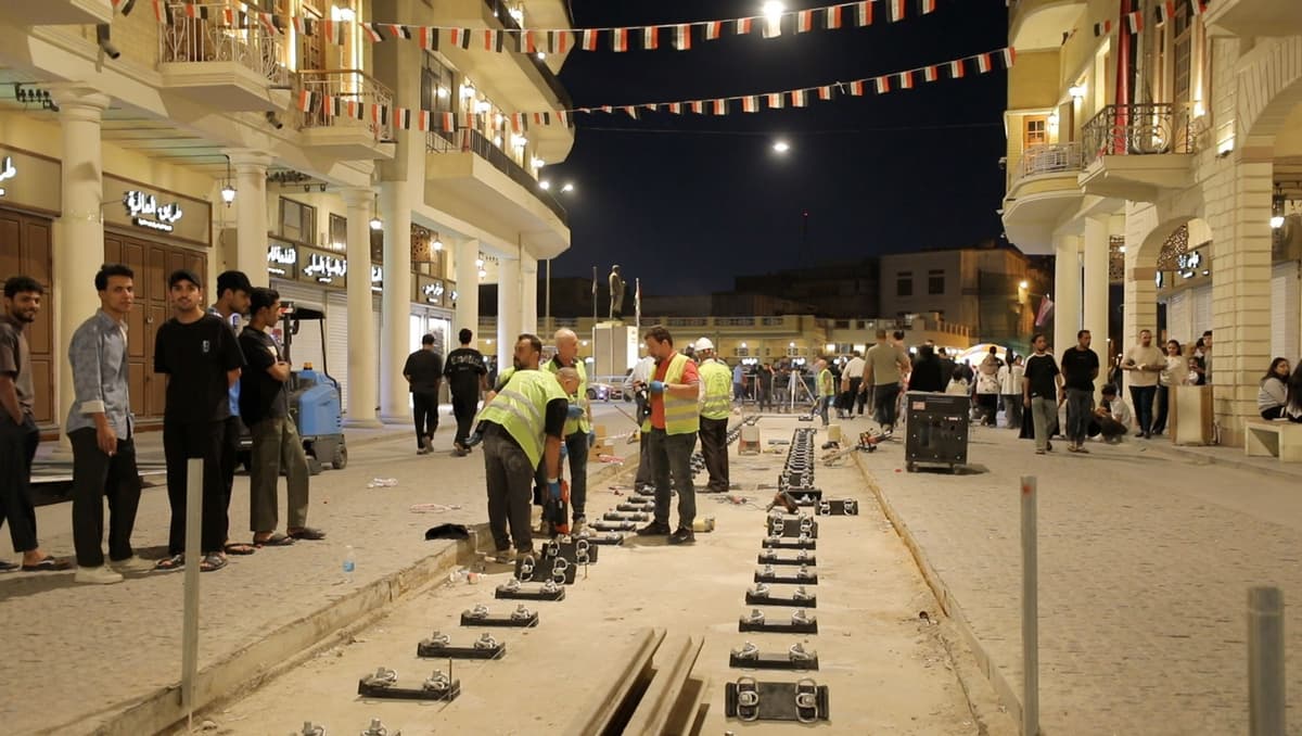 المباشرة بنصب سكة الترام شارع الرشيد ضمن مبادرة نبض بغداد